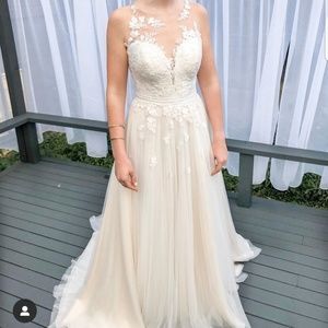 Never worn Stella York wedding gown style 6888
